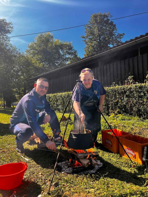 215A16CC 9825 478A B849 B3EE863EC337