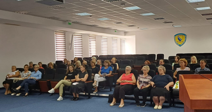 69943DCA 6FF3 49DB 85BF 573D54F7C4A1